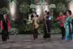 Yuni Shara Meriahkan Silaturahmi Hari Batik Nasional