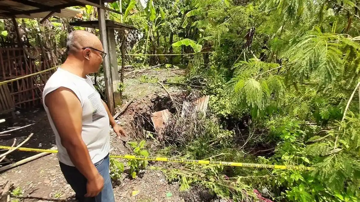Sumur Milik Ngatini Ambles, Eko Dengar Suara Gemuruh dari Dalam Tanah 