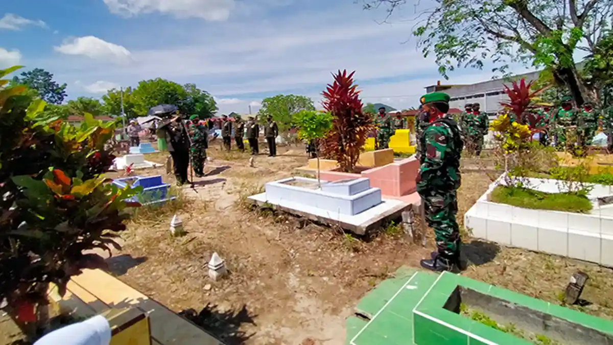 Penghormatan Terakhir, Dandim Singkawang Pimpin Langsung Upacara Pemakaman Anggotanya