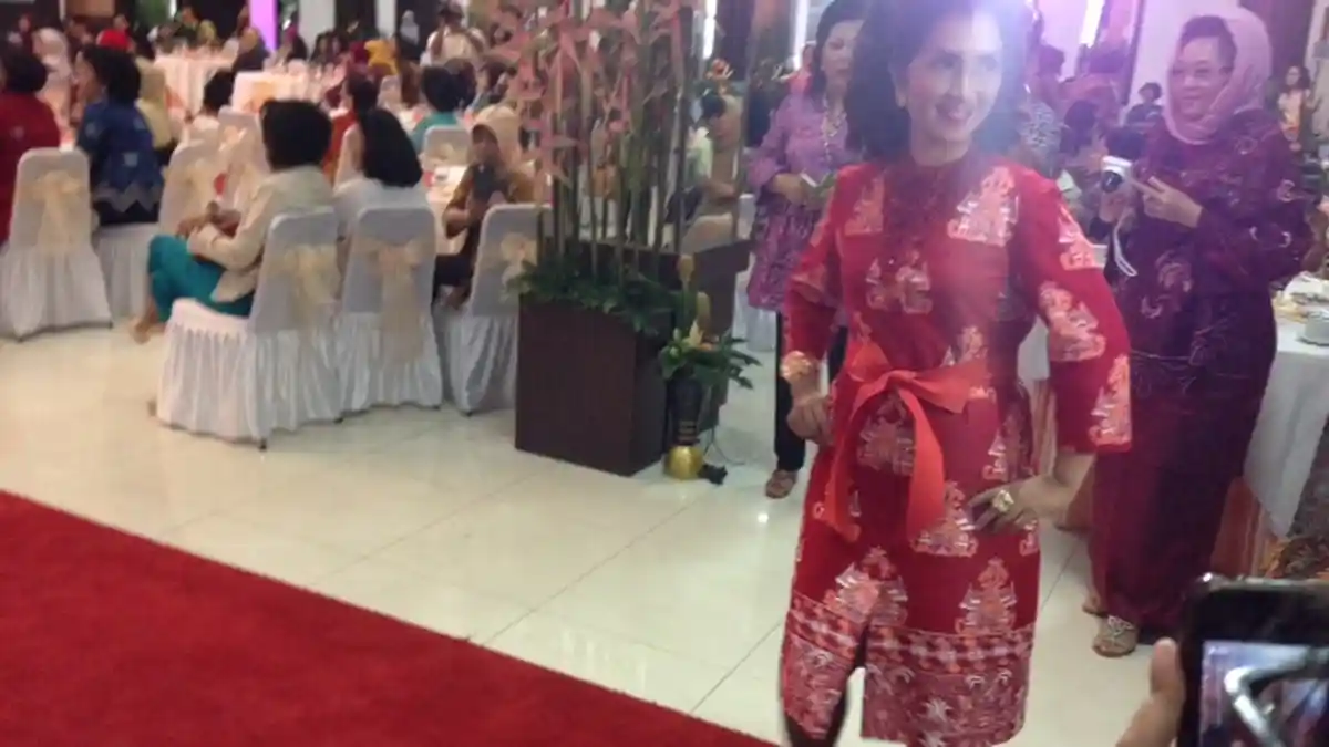 Kain Tradisional Jangan Hanya Disimpan di Lemari, Tapi Jadikan Identitas