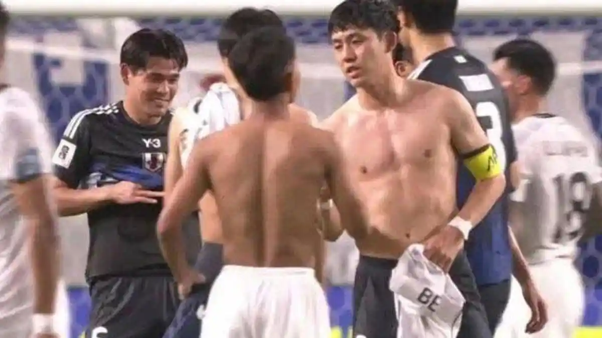 Sama-sama Nomor Punggung 6, Ternyata Wataru Endo yang Ajak Beckham Putra Tukar Jersey Duluan