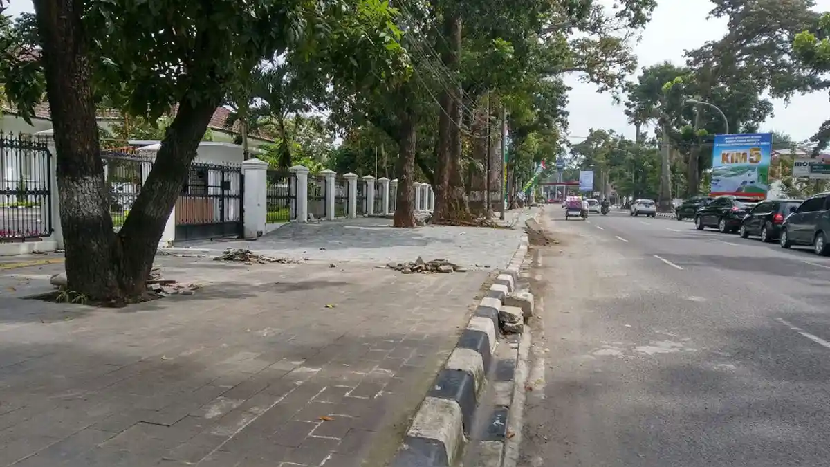 Dinas Perhubungan Akan Tindak Tegas Pedagang dan Pengendara yang Parkir di Jalur Pedestrian