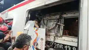 20260428-_-Evakuasi-Penumpang-KA-Argo-Bromo-Anggrek.jpg