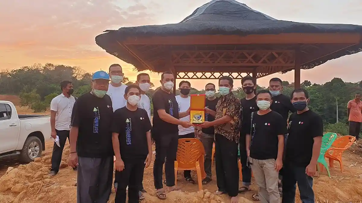 Bupati Abdya Turunkan Angka Kemiskinan dengan Membagikan Lahan dan Bibit Sawit