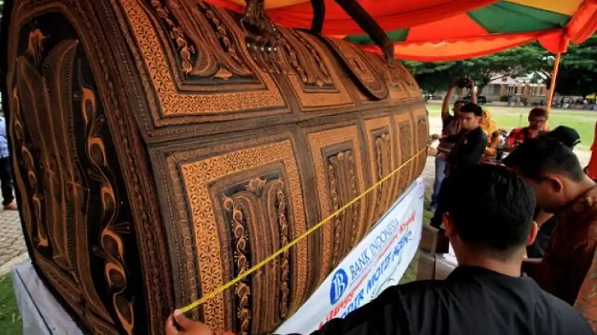 Tas Raksasa dari Lhokseumawe Pecahkan Rekor Muri
