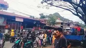 eksekusi-rumah-rantepao-toraja-utara-jalan-poros-macet-1172025.jpg