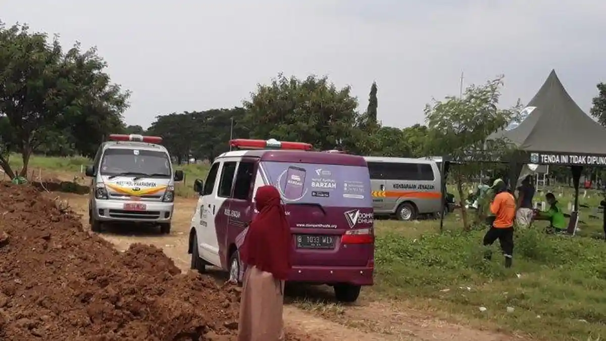 Sopir Ambulans Tiap Hari Angkut Puluhan Jenazah Pasien Corona, Ingin Naik Tronton Keliling Jakarta