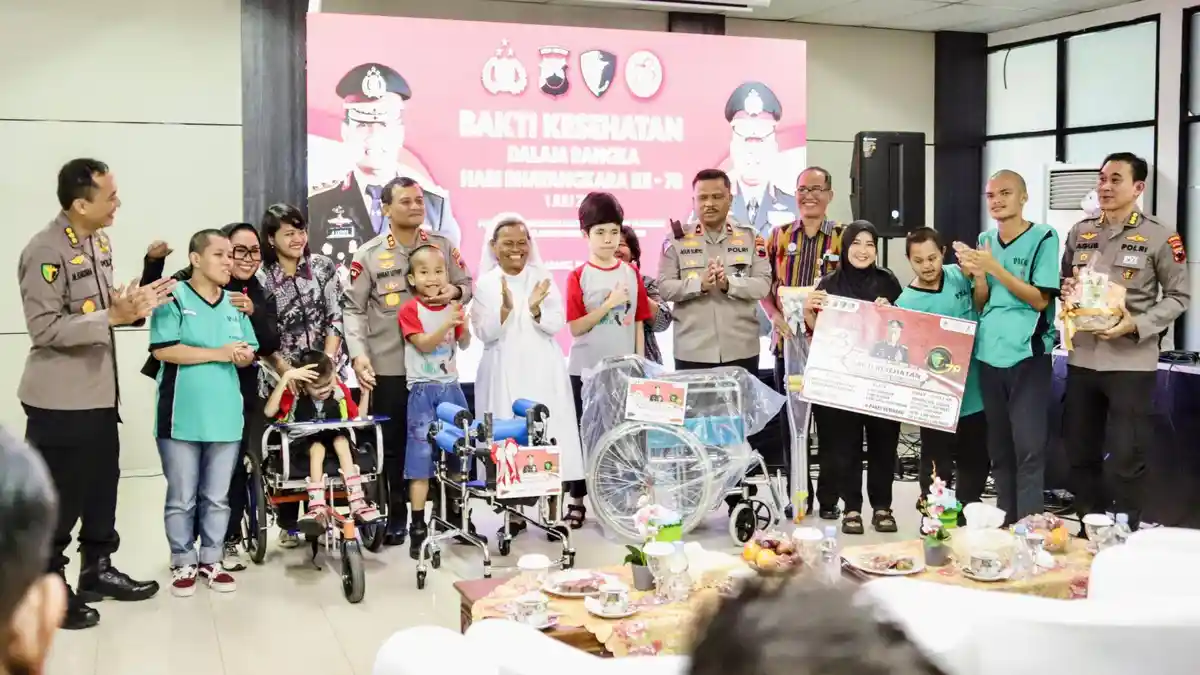 Bakti Kesehatan, Irjen Pol Ahmad Luthfi Serahkan Bantuan 1.547 Alkes untuk Difabel