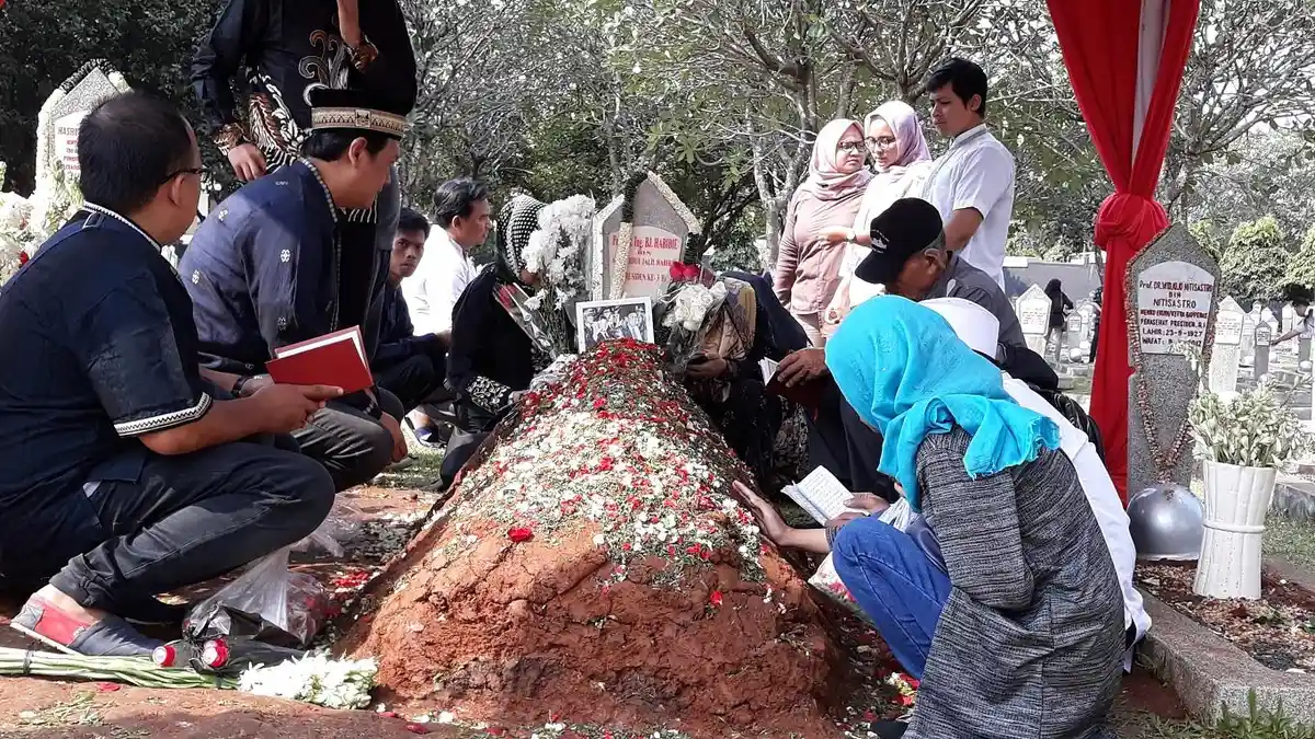 Banyak yang Berziarah ke Makam Habibie, Ini Kata Keluarga