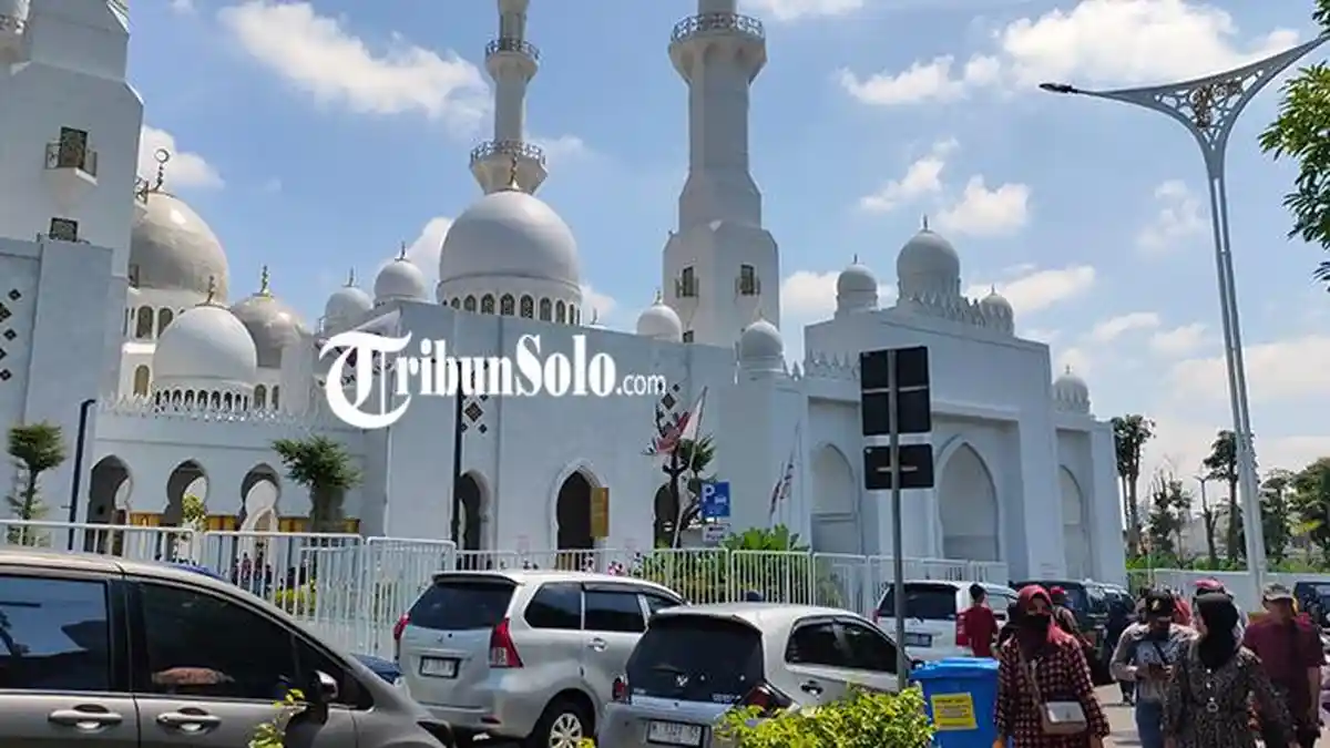 Masjid Sheikh Zayed Dapat Jatah Sapi Kurban Rp162 Juta dari Jokowi, Dinyatakan Bebas Parasit Cacing