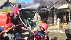 20260511_Kebakaran-di-Perum-BDS-2-Balikpapan-Brimob-padamkan-Api.jpg