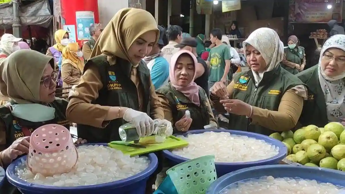 Jelang Ramadan, Bahan Pangan di Pasar Tradisional dan Swalayan di Cirebon Dipastikan Aman Dikonsumsi