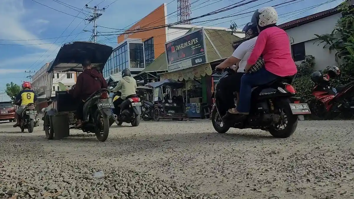 Keluh Warga Karena Jalanan Kota Gorontalo yang Tak Dikerjakan: Kami Seperti Korban Gunung Meletus