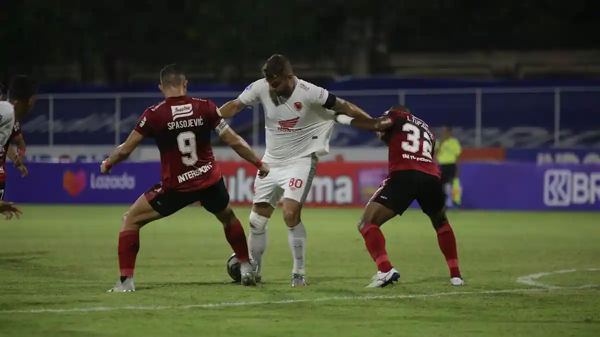 Dua Gol PSM Makassar ke Gawang Bali United dari Putera Papua