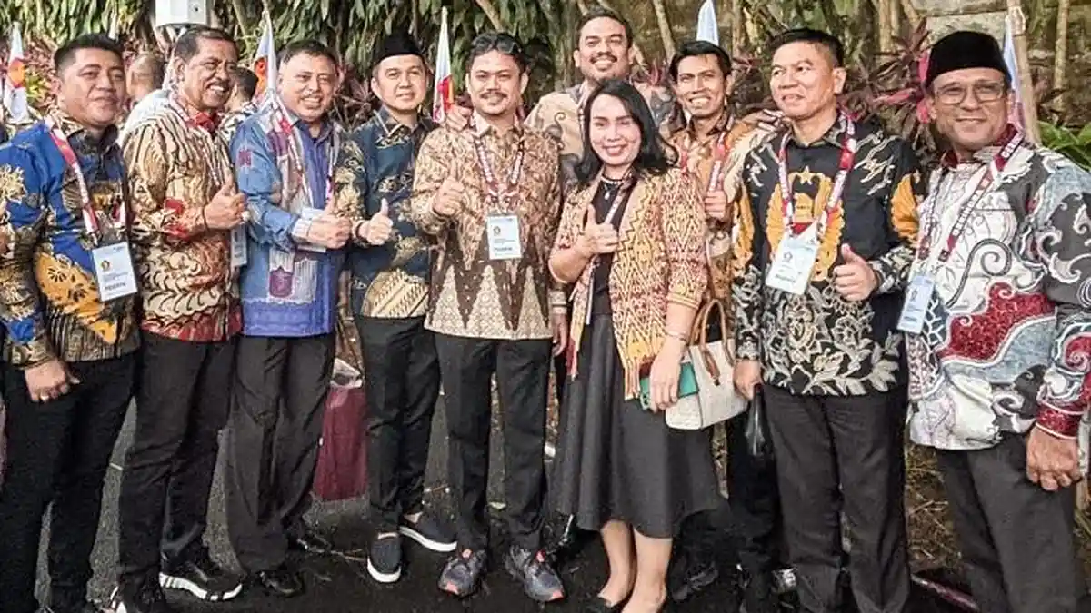Momen Amri-Husmaluddin Foto Bareng Umar Arsal, Bahtra, Irham, Abdul Azis di Rumah Presiden Prabowo