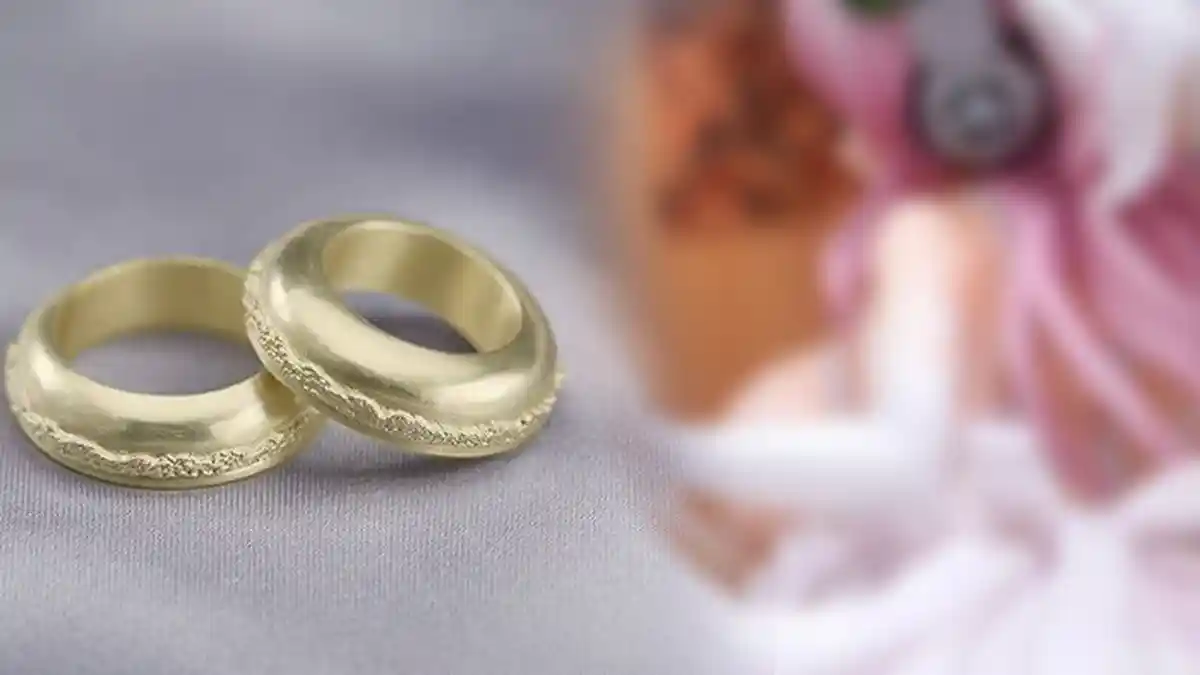 Diantar Anak, Kisah Komeng Datangi Markas Damkar Demi Lepas Cincin Kesayangan Sejak Remaja