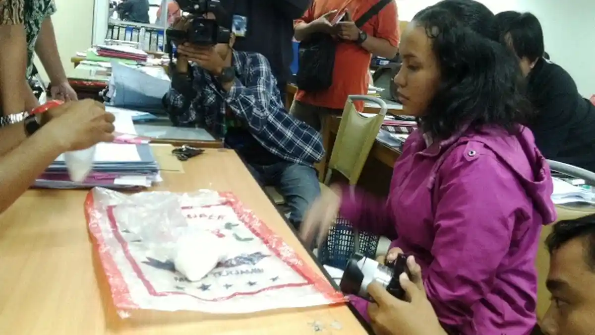 Polisi Gerebek Rumah Produksi Kosmetik Palsu