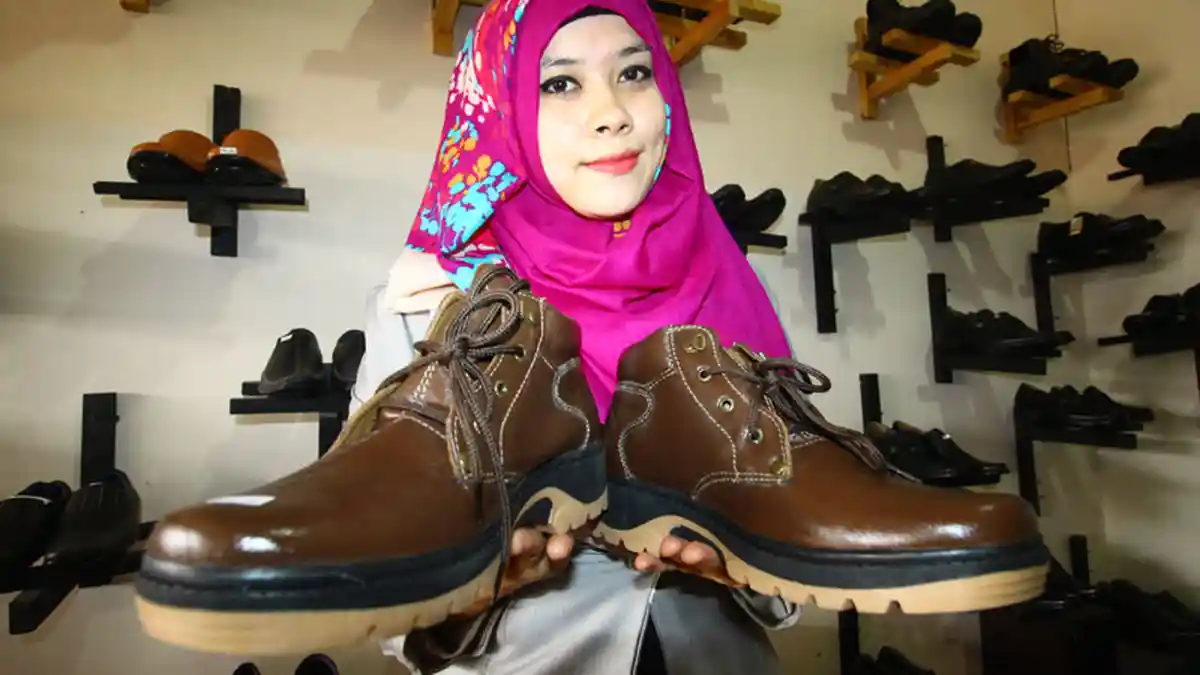 6 Cara Merawat Sepatu Kulit Agar Awet dan Tahan Lama