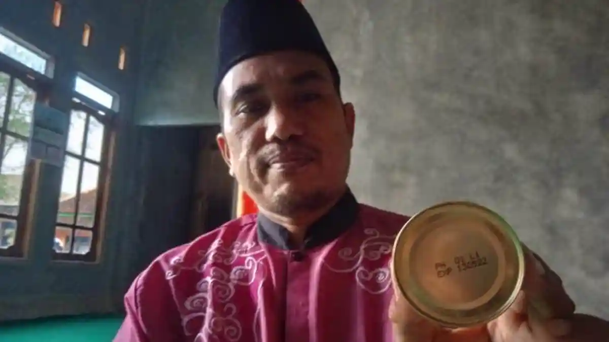 Viral Video Cacing dalam Ikan Makarel Kaleng dari Bazar di Pati, Khoirul Kaget Saat Iris Daging Ikan