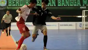 TIPIS-Tim-SMKN-1-Cerme-putih-berhadapan-dengan-tim-SMA-NU-1-Gresik-hitam-pada.jpg