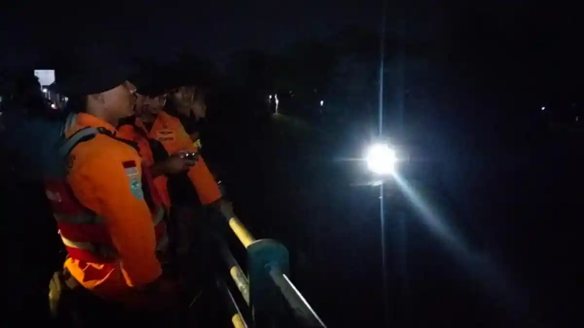 Tim SAR Cari Pemancing yang Tercebur di Aliran Sungai Cijalu Majenang Cilacap