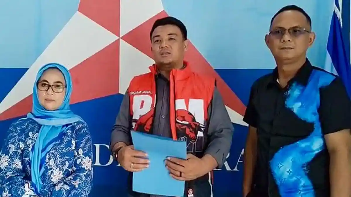 Bursa Calon Bupati Lampung Barat, Parosil Mabsus Kembalikan Berkas Pendaftaran