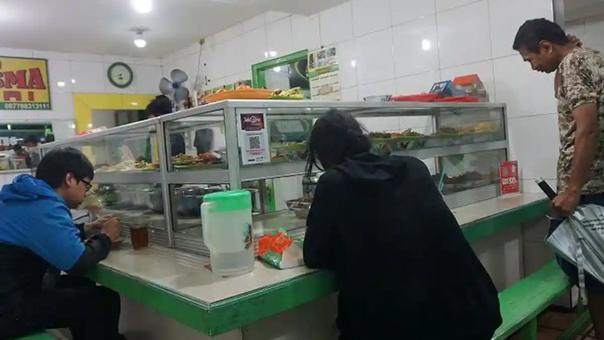 Kenapa Orang Suka Makan di Warteg? Ini Lho Alasannya Menurut Sejarawan