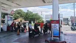 Kondisi-antrean-di-SPBU-Kota-Gorontalo-Senin-2042026.jpg