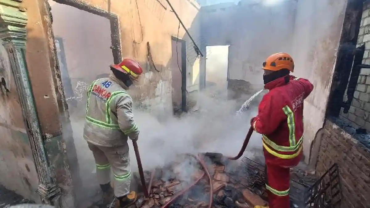 Rumah di Pagak Malang Terbakar saat Salat Idul Adha, Penghuni Panik Minta Bantuan Tetangga