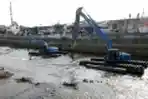 Pengerukan Aliran Sungai Ciliwung