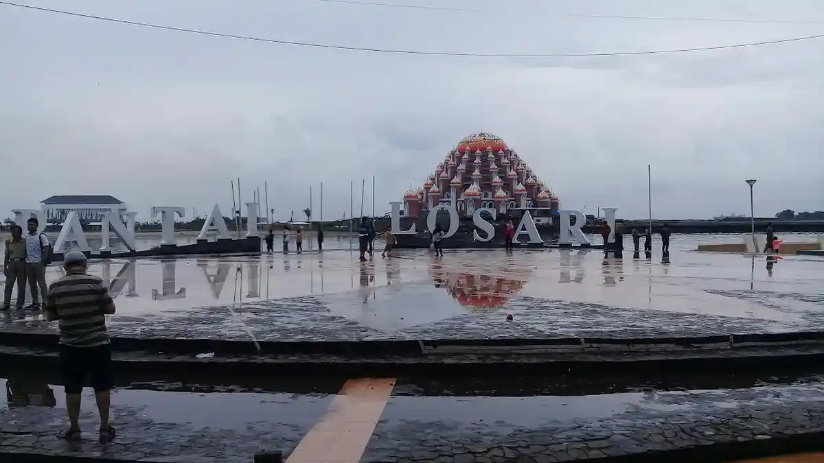 Usai Digunakan Perayaan Tahun Baru, Begini Kondisi Anjungan Pantai Losari