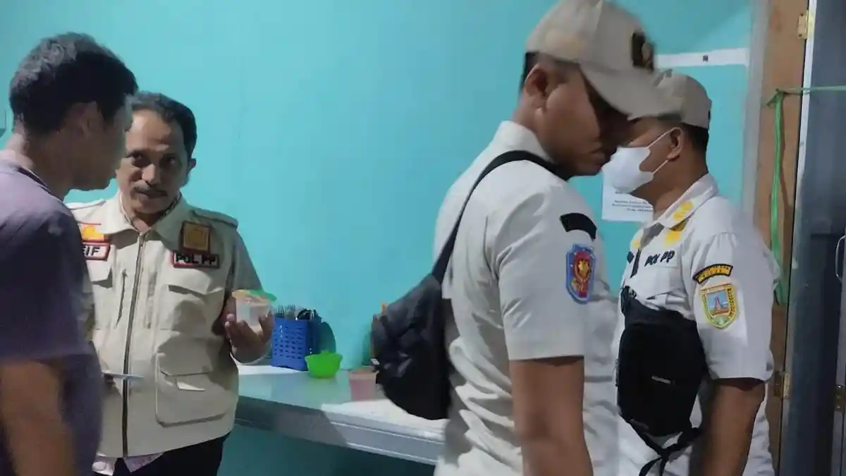 Razia Miras di Jekulo, Satpol PP Kudus Temukan Miras dalam Kemasan Gelas Cup Plastik