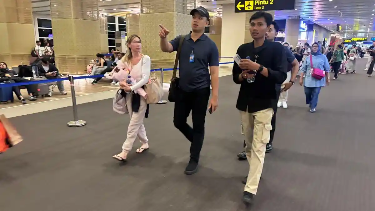 Masuk Daftar Red Notice Interpol, Seorang Wanita Bule Amerika Dideportasi dari Bali