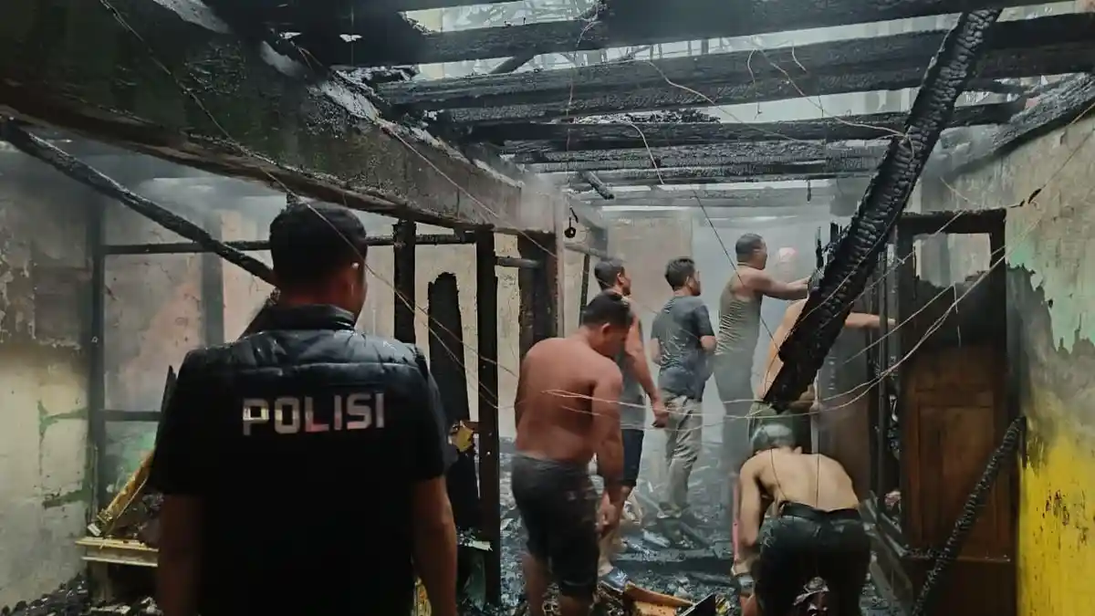 Diduga Korsleting Listrik, Rumah Panggung di Muratara Ludes Terbakar, Pemilik Selamatkan Diri
