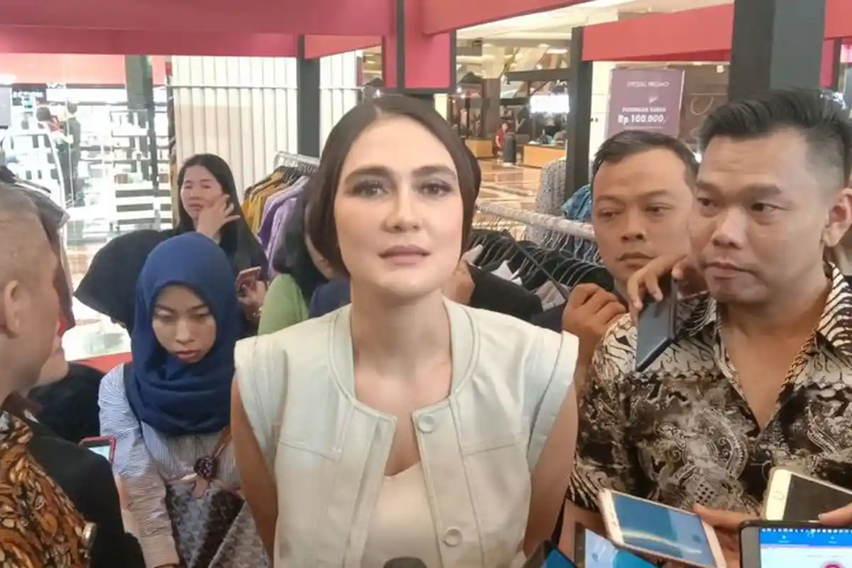 Duh, Luna Maya ! Dijauhi Teman Sampai Dibayar Murah. Curhatnya Bikin Miris