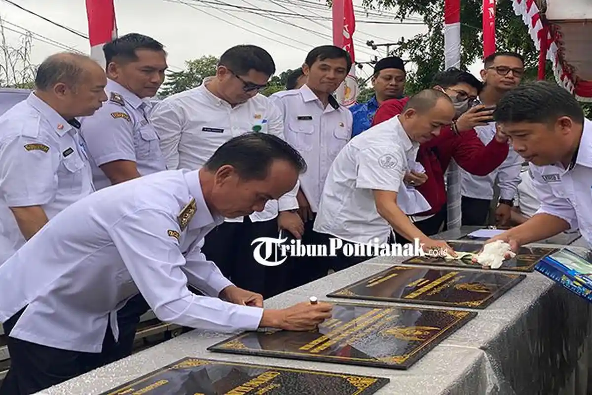 Momen HUT RI, Bupati Sintang Resmikan 10 Proyek Pembangunan Tahun Anggaran 2024–2025