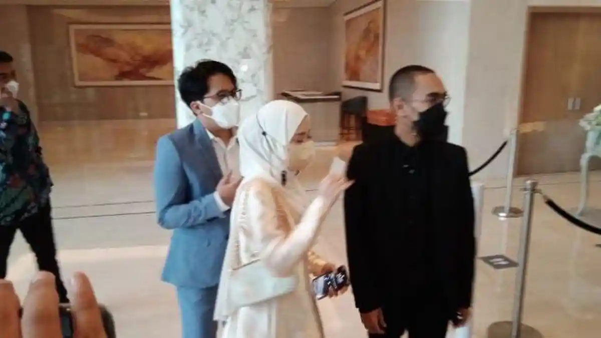 Ayus Datang Bersama Nissa Sabyan ke Resepsi Ria Ricis, Ririe Fairuz : Gak Papasan