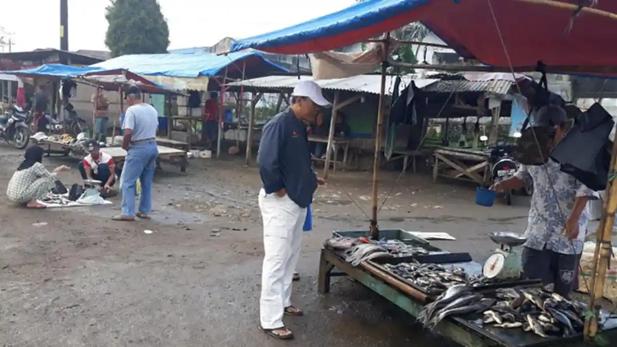 Ternyata Ada Pasar Ikan di Tepi Danau Tunggilis Cileungsi