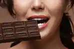 ilustrasi-makan-coklat.jpg