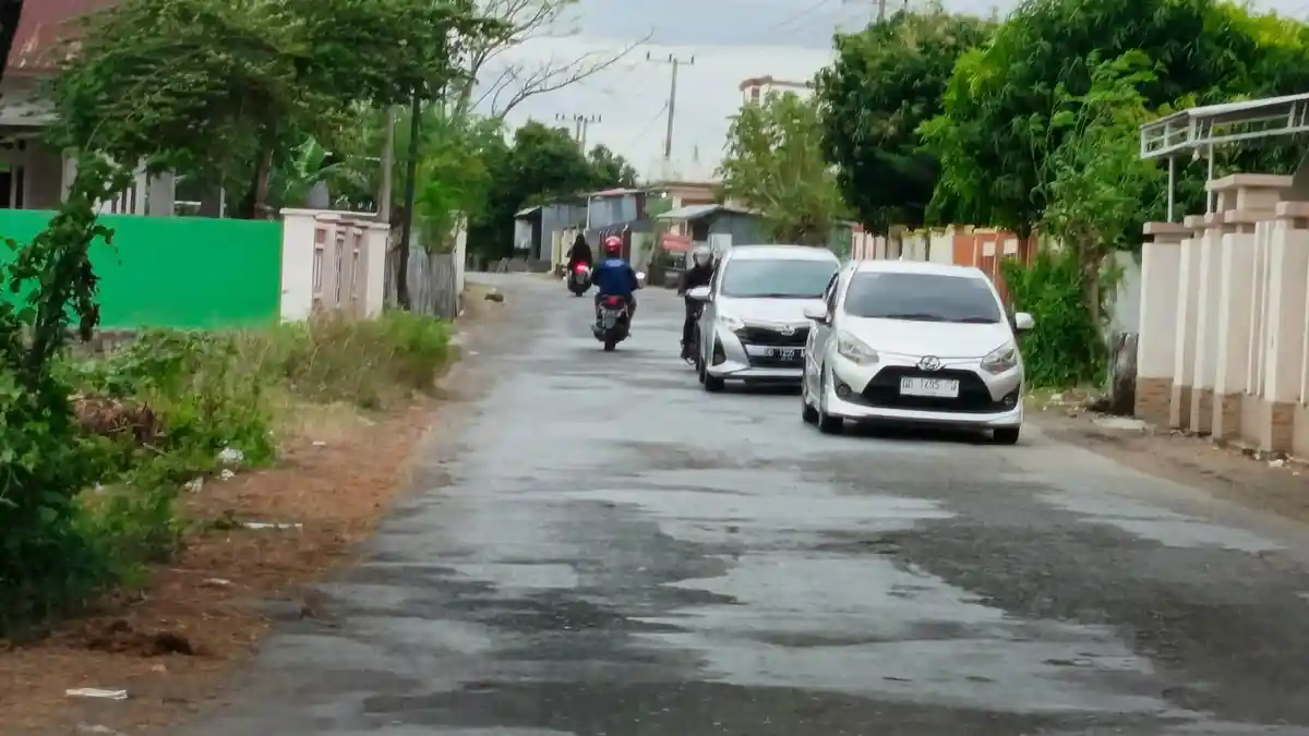 Warga Keluhkan Jalan Provinsi di Jeneponto, Aspal Bergelombang dan Licin