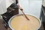 Proses-pembuatan-bubur-sup-di-Masjid-Ghaudiyah-Muslim.jpg