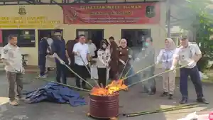 20260306-Pemusnahan-barang-bukti-di-Kejari-Sleman.jpg