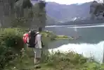 Pendaki-tiba-di-Kaldera-Segara-Anak-Gunung-Rinjani-Foto-diambil-tahun-2015.jpg