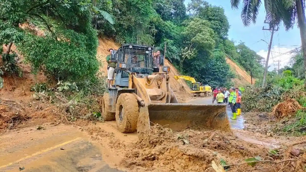 Jalan Banda Aceh-Medan di Bukit Seumadam Aceh Tamiang Sudah Bisa Dilintasi, Tapi Masih Rawan Longsor
