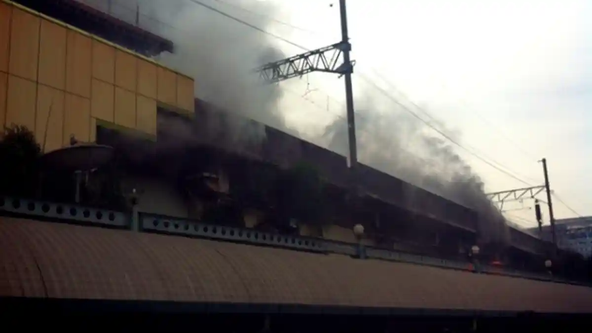 Dua Orang Alami Luka Bakar di Kebakaran Stasiun Gambir