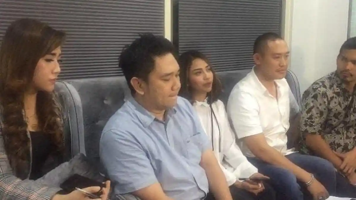 Sembari Terisak, Vanessa Angel: Enggak Apa-apa, Saya Sayang Sama Keluarga Saya