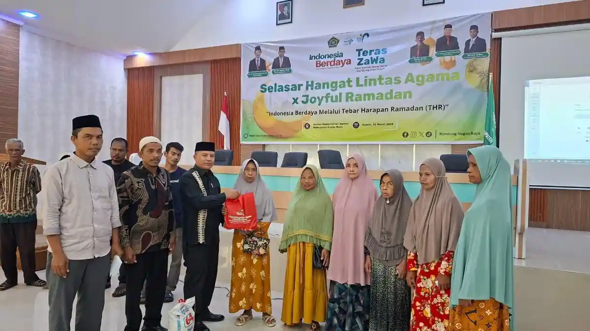 Ratusan Fakir Miskin Terima Paket Sembako dari Kankemenag Nagan Raya