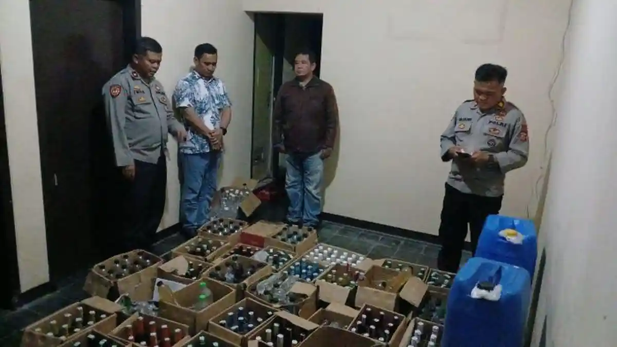 Terbukti Jual Miras Banyak Merek, Pasutri di Tasikmalaya Harus Berurusan dengan Polisi