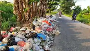 sampah-di-Jalan-Purwodadi-ujung-Kota-Pekanbaru.jpg