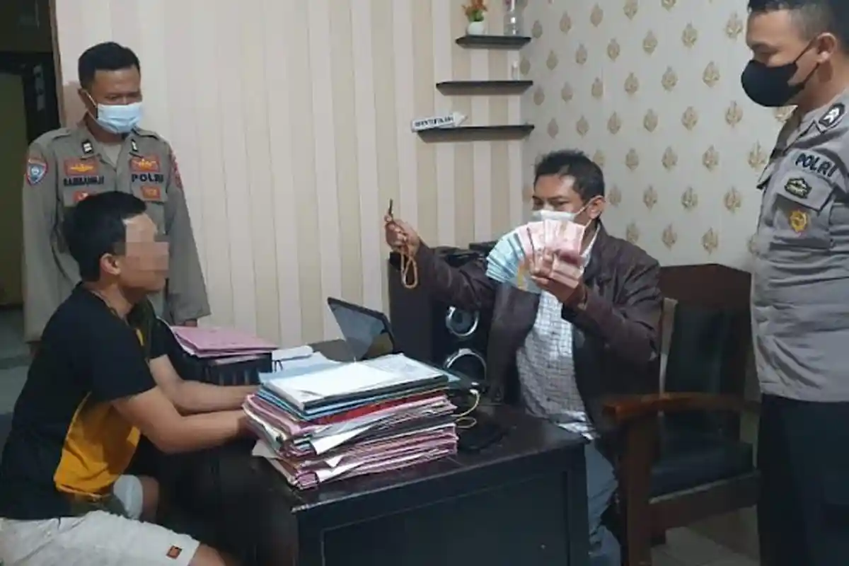 Pingin Punya Motor CBR dan Senapan Angin, Pemuda Probolinggo Ini Nekat Mencuri Uang di Toko Majikan